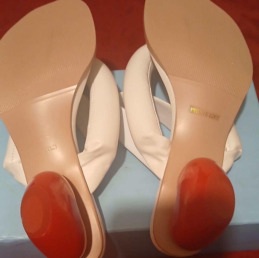 Elegant Design heart shaped heel leather buckle party sandles sz. 8.5 - Picture 7 of 12